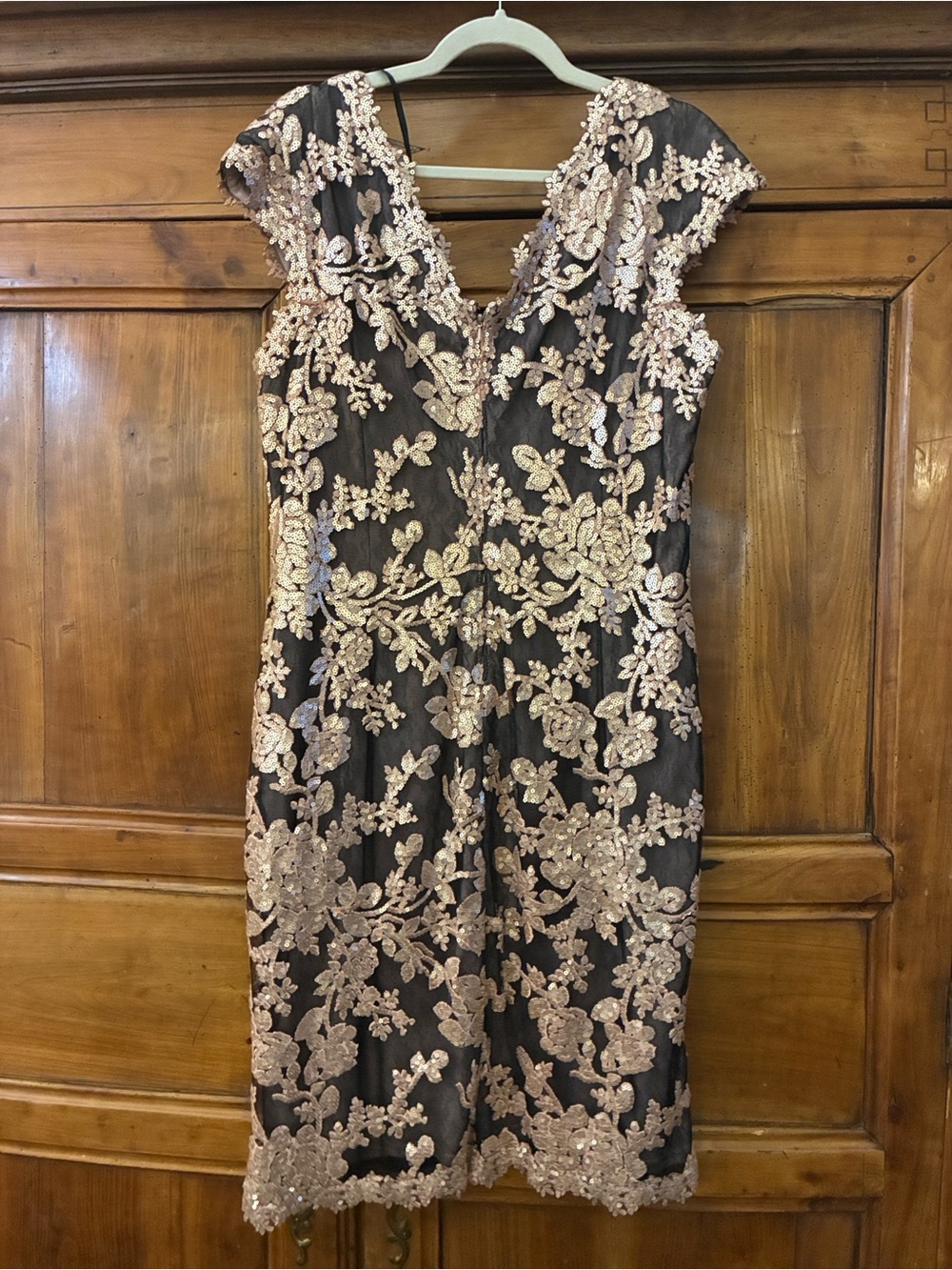 Elegant brown shimmering Tadashi Shoji with rose gold lace and sequin overlay. - Picture 3 of 6